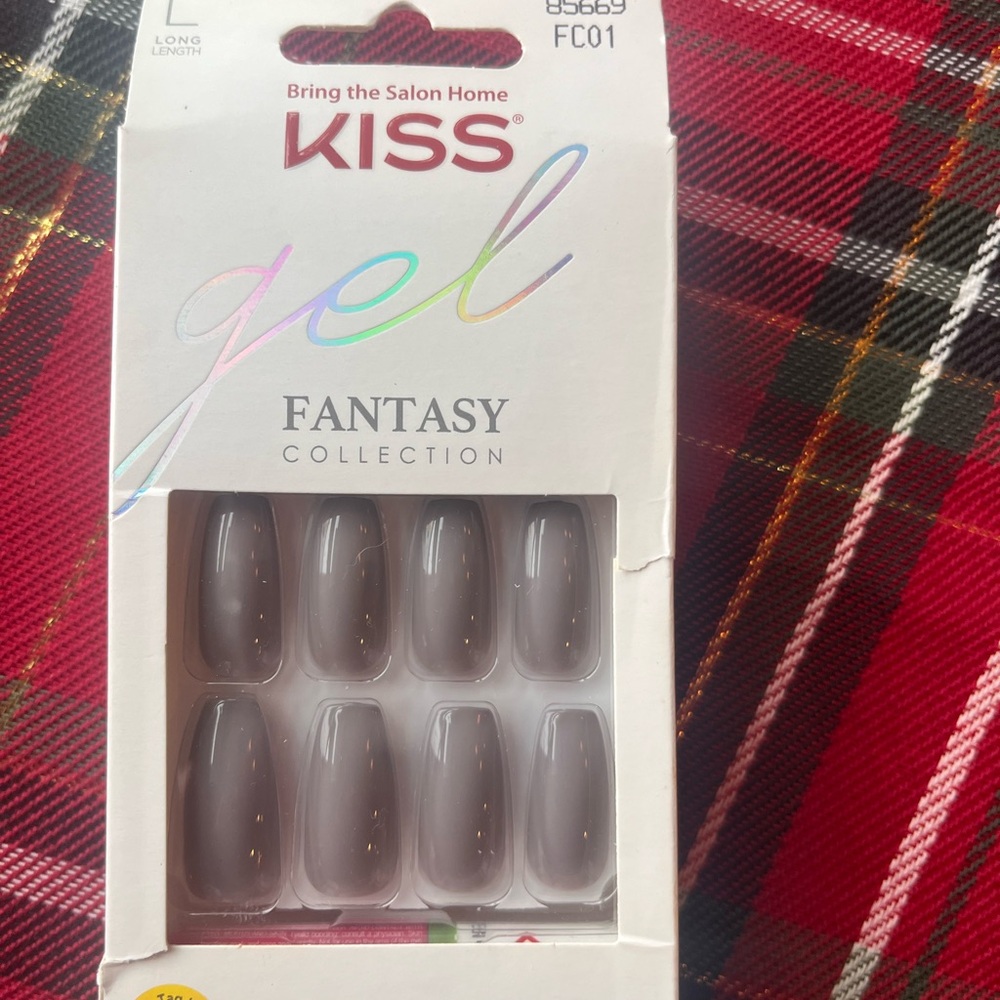 KISS Gel Fantasy Collection Long Nails in Gray